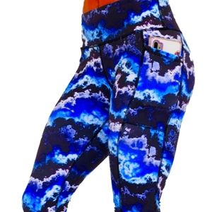 NWOT CVG Storm Capris Medium